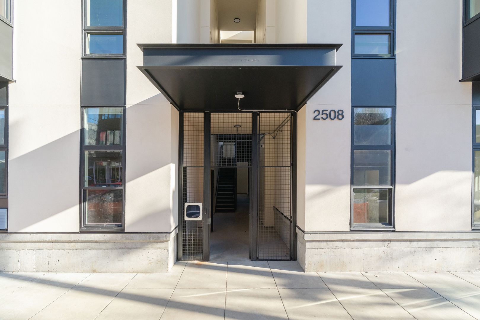 Portland Apartment: 2508 SE 32ND Ave