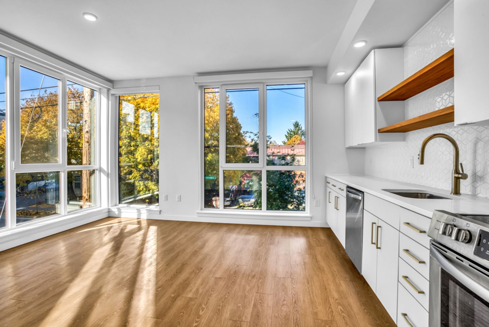 Portland Apartment: 2510 SE 29th Ave