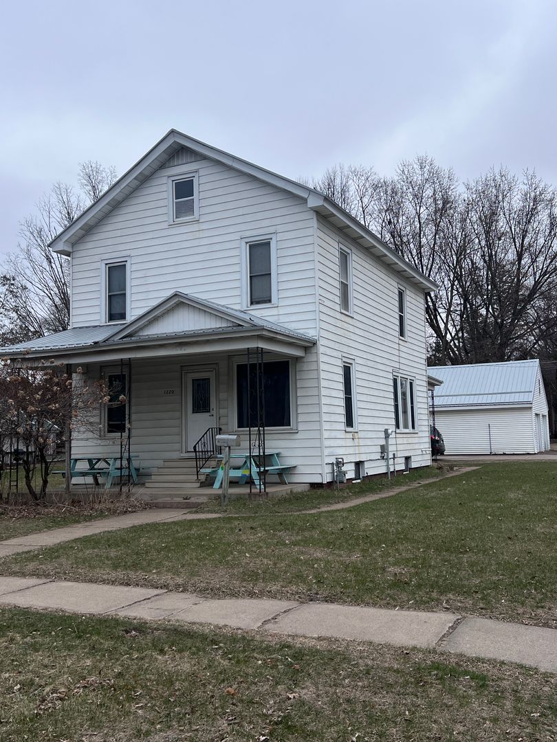 Menomonie House: 1220 8th St