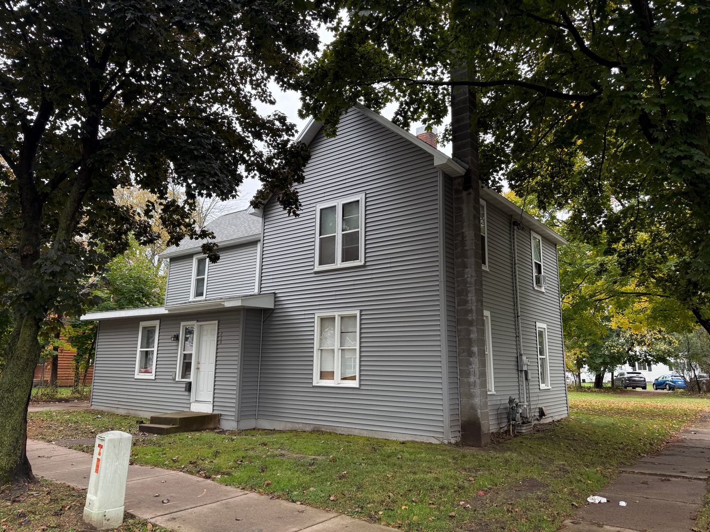 Menomonie House: 220 13th Avenue West