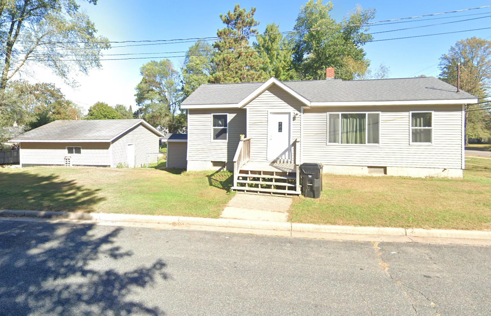 Menomonie House: 421 23rd Avenue East