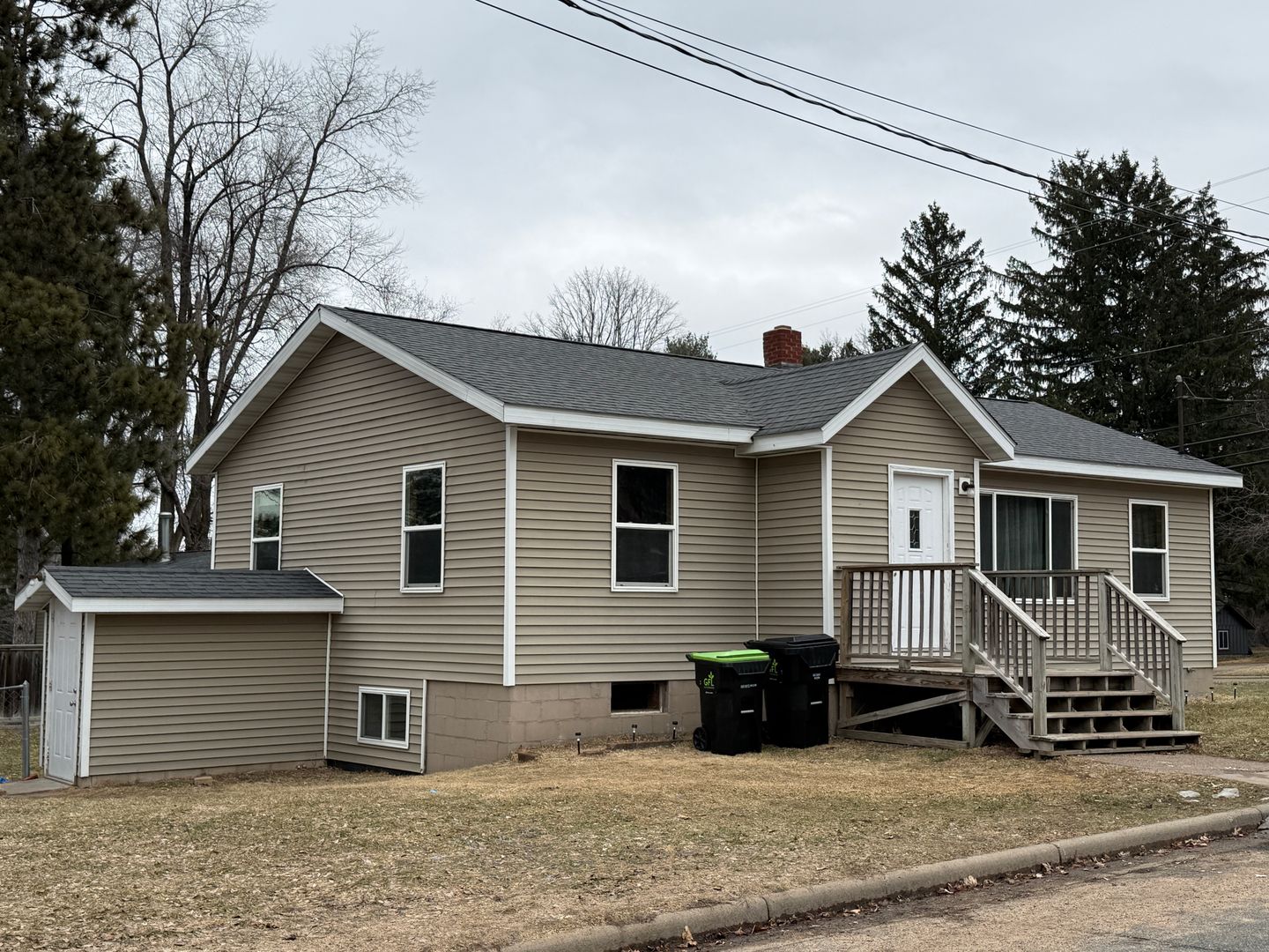 Menomonie House: 421 23rd Avenue East
