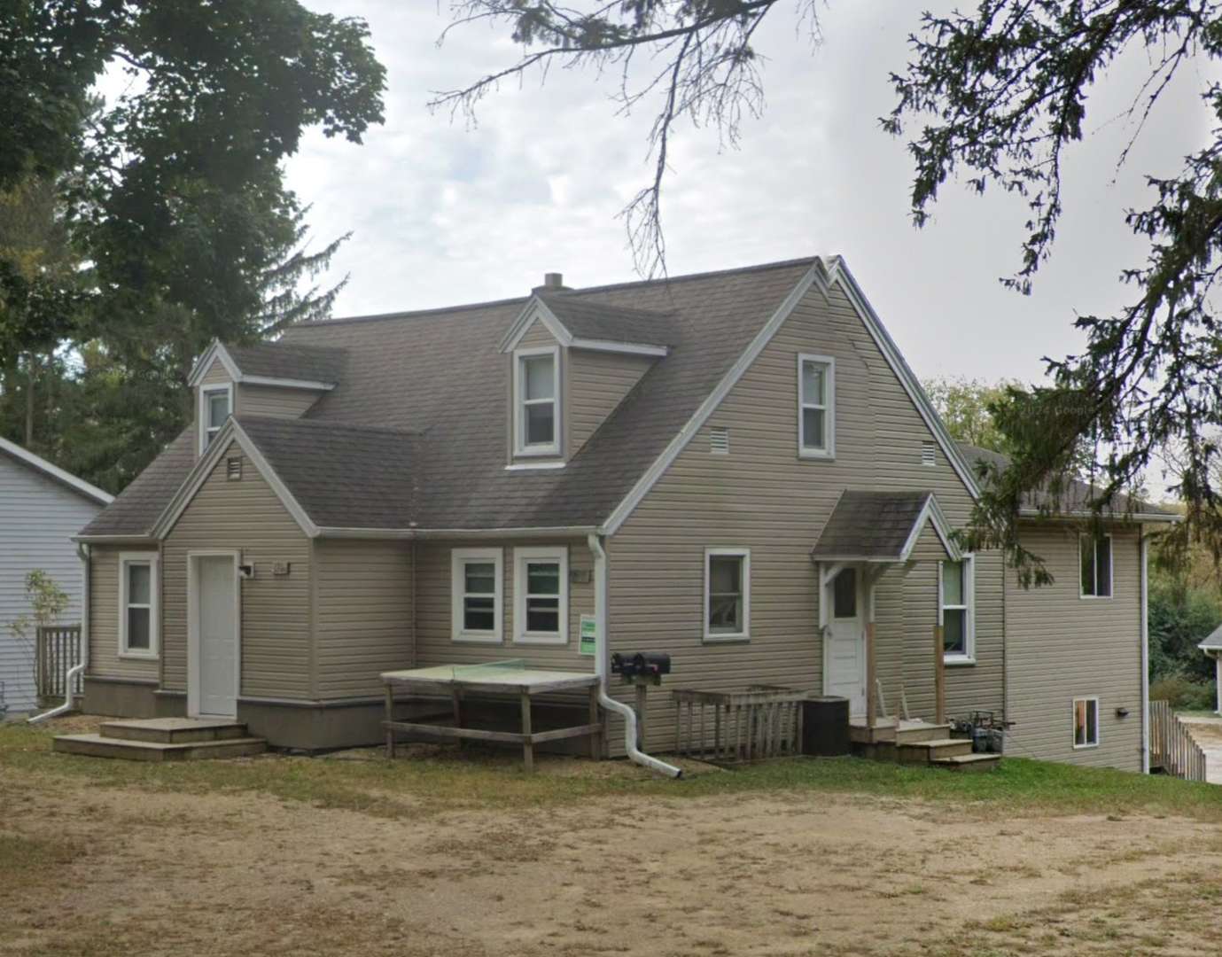 Menomonie Apartment: 321 3rd St. W