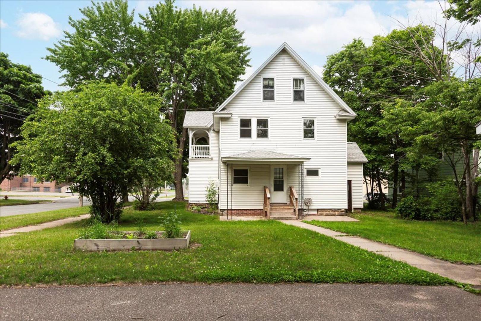 Menomonie House: 820 10th Street East