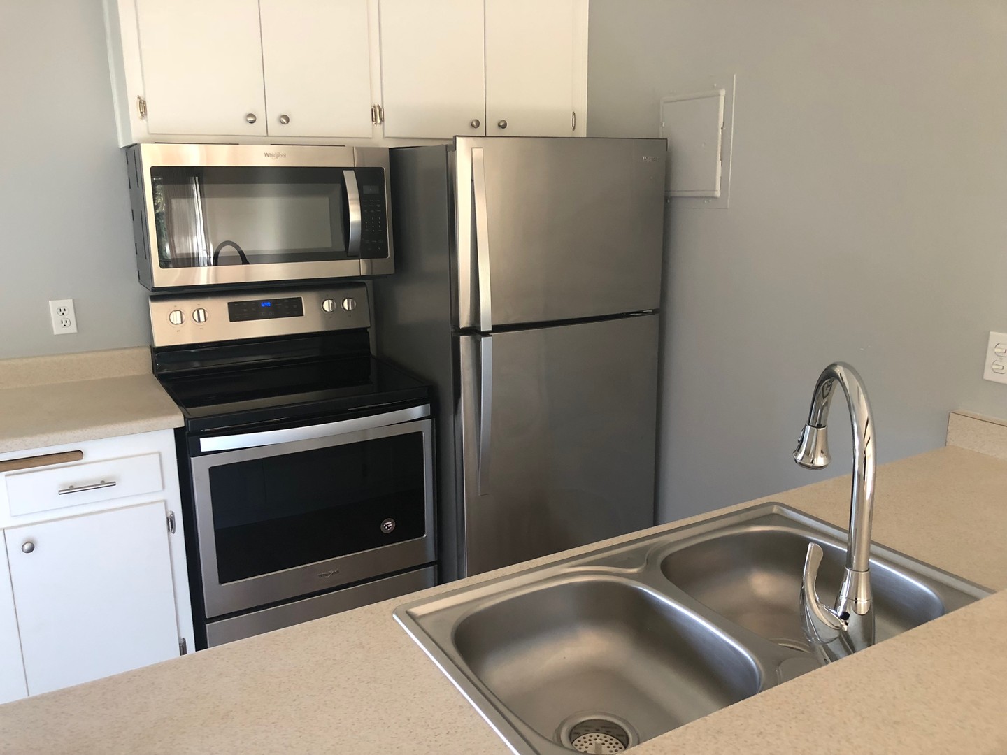 Santa Barbara Apartment: 220 Ladera St