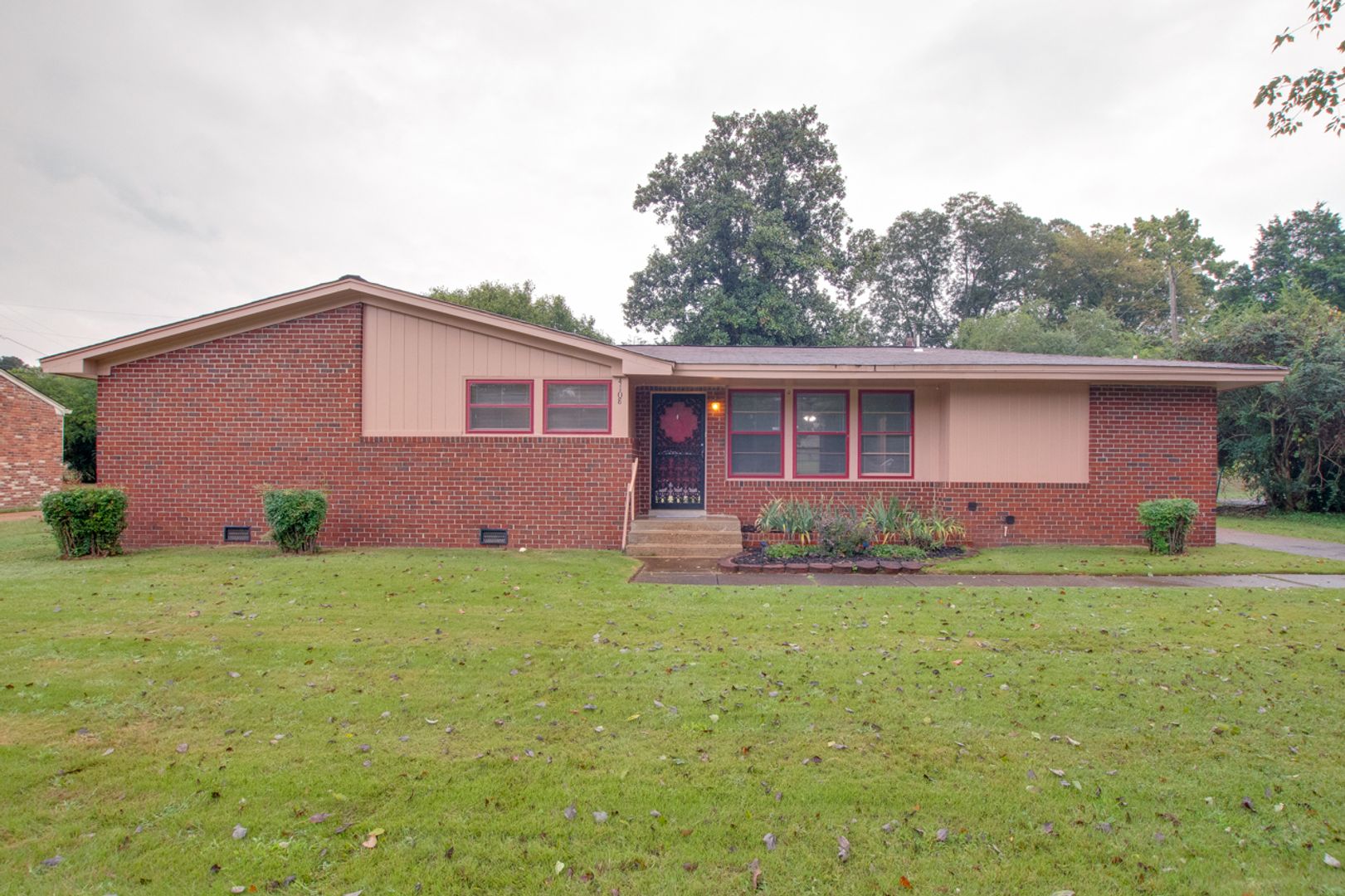 Huntsville House: 4108 LAKEVIEW DRIVE