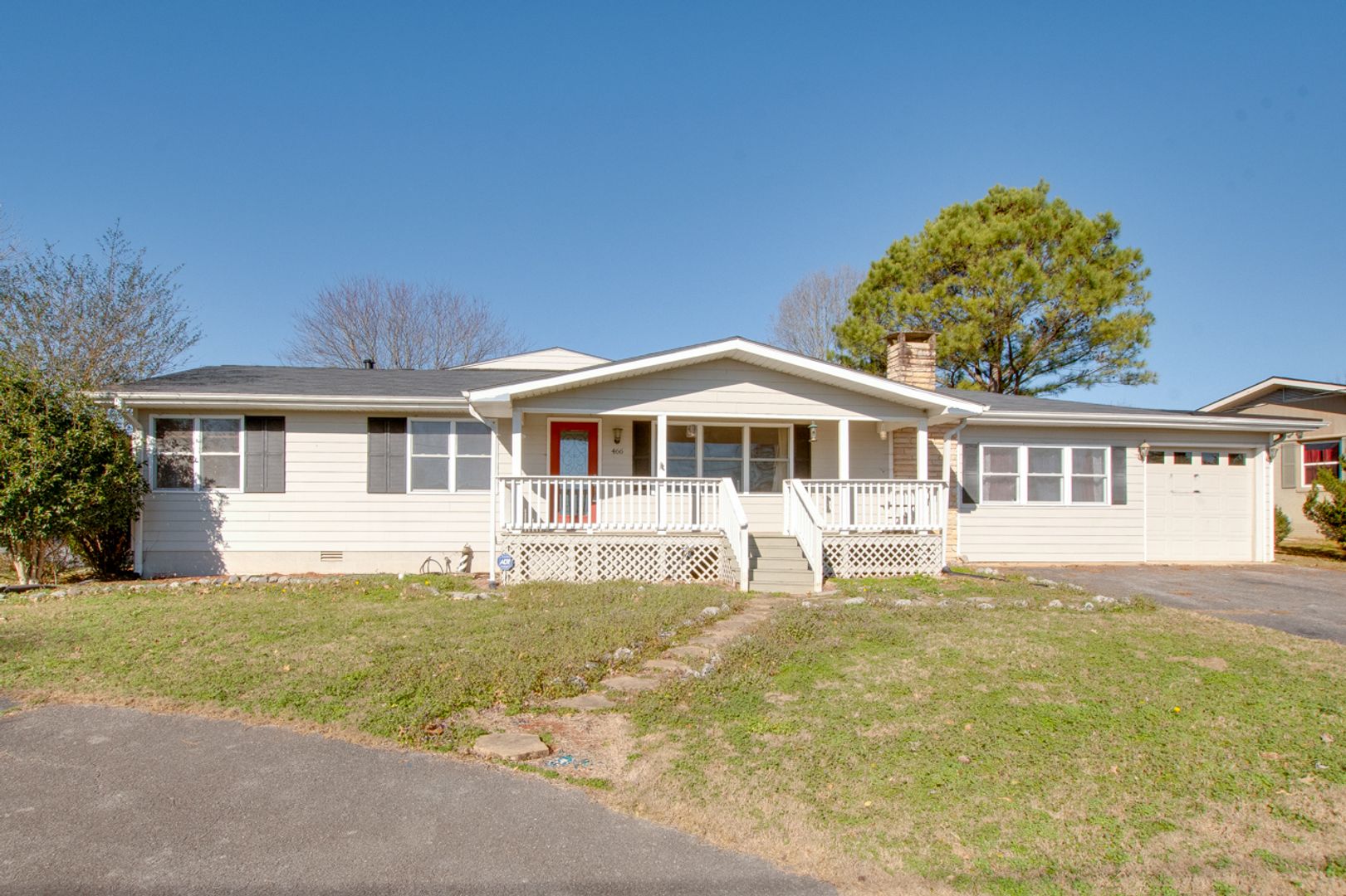 Guntersville House: 466 Warrenton Shores Drive