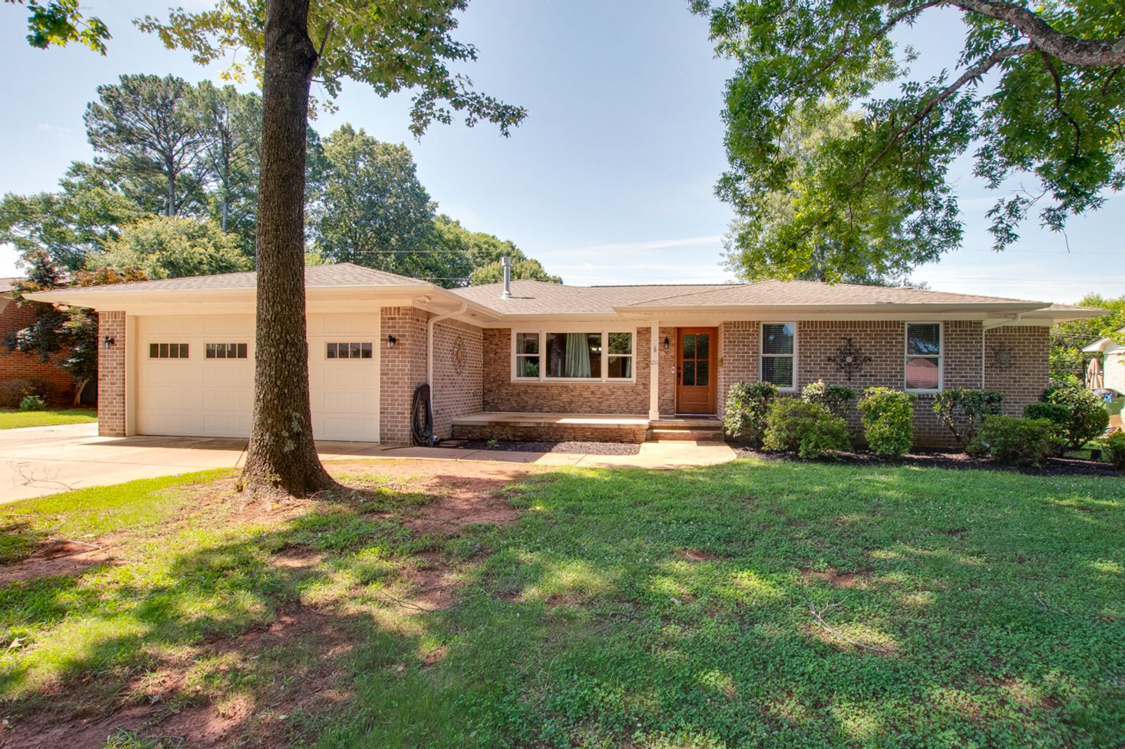 Huntsville House: 211 Wingate Avenue