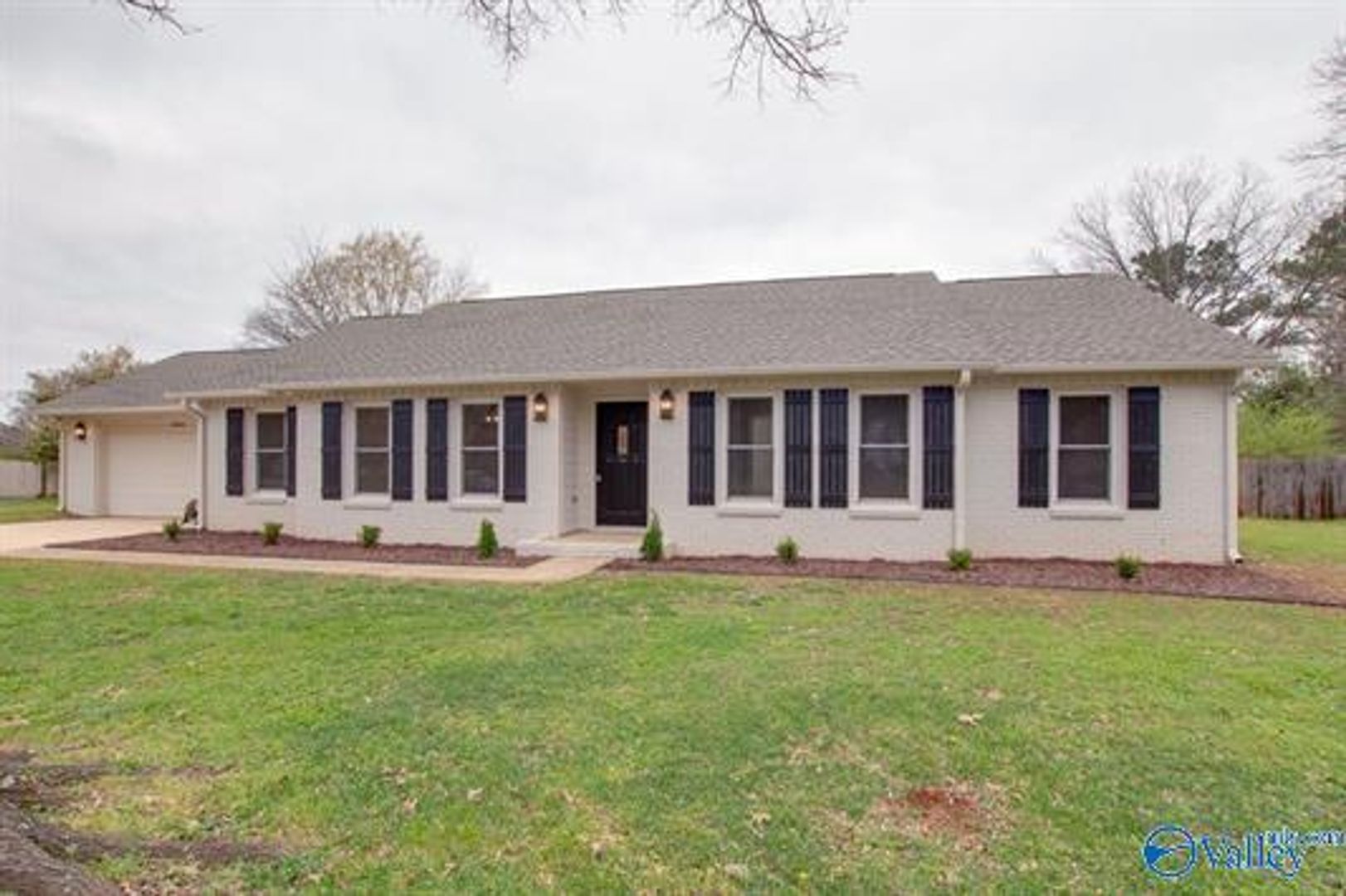 Huntsville House: 2042 Rosebury Lane