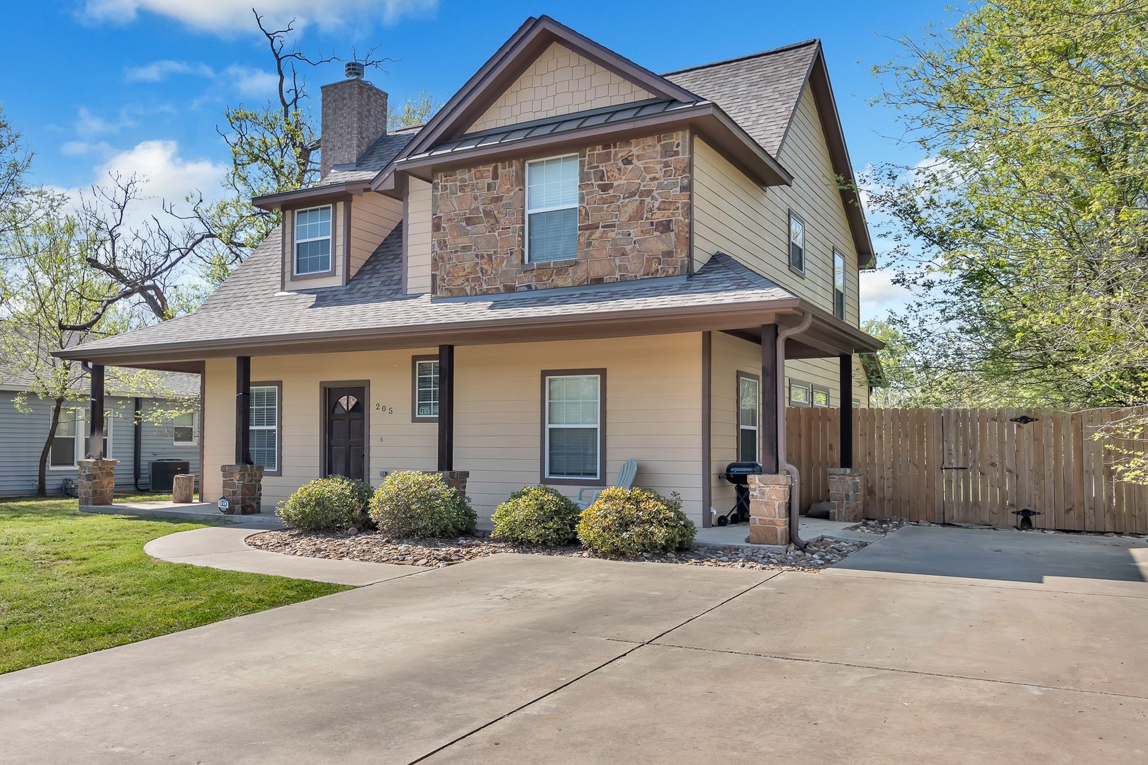 College Station House: 205 Francis Drive