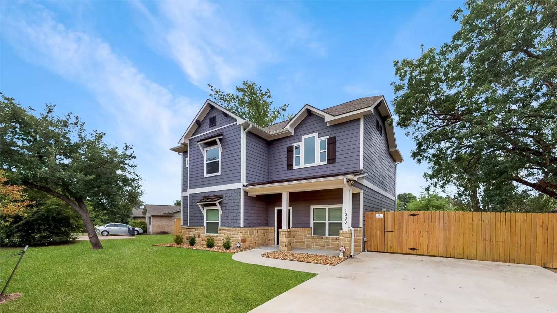 College Station House: 1300 Foster Avenue