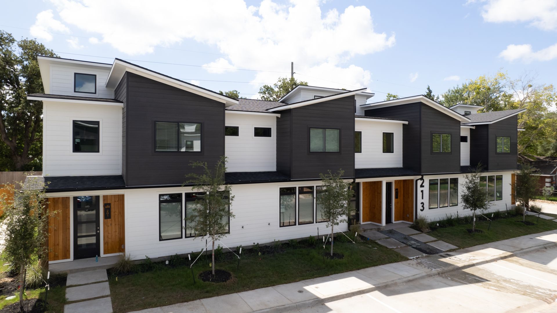 Bryan Apartment: 213 Lynn Drive