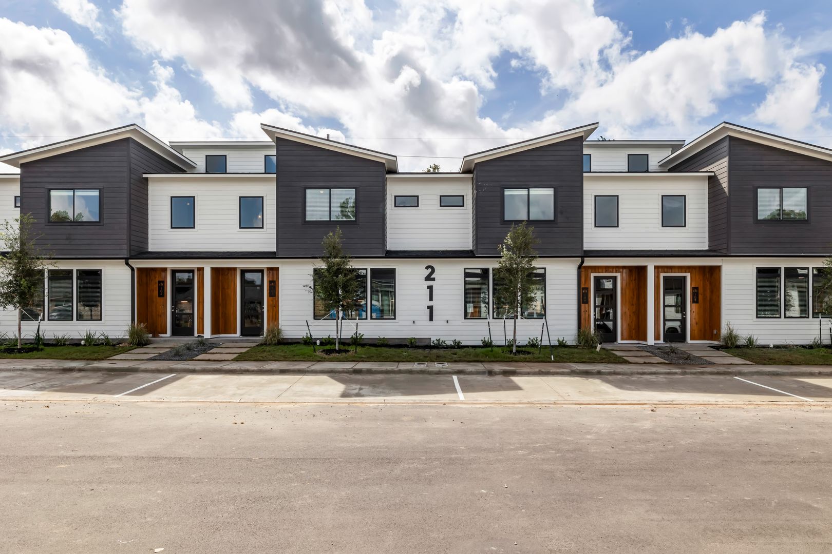 Bryan Apartment: 211 Lynn Drive