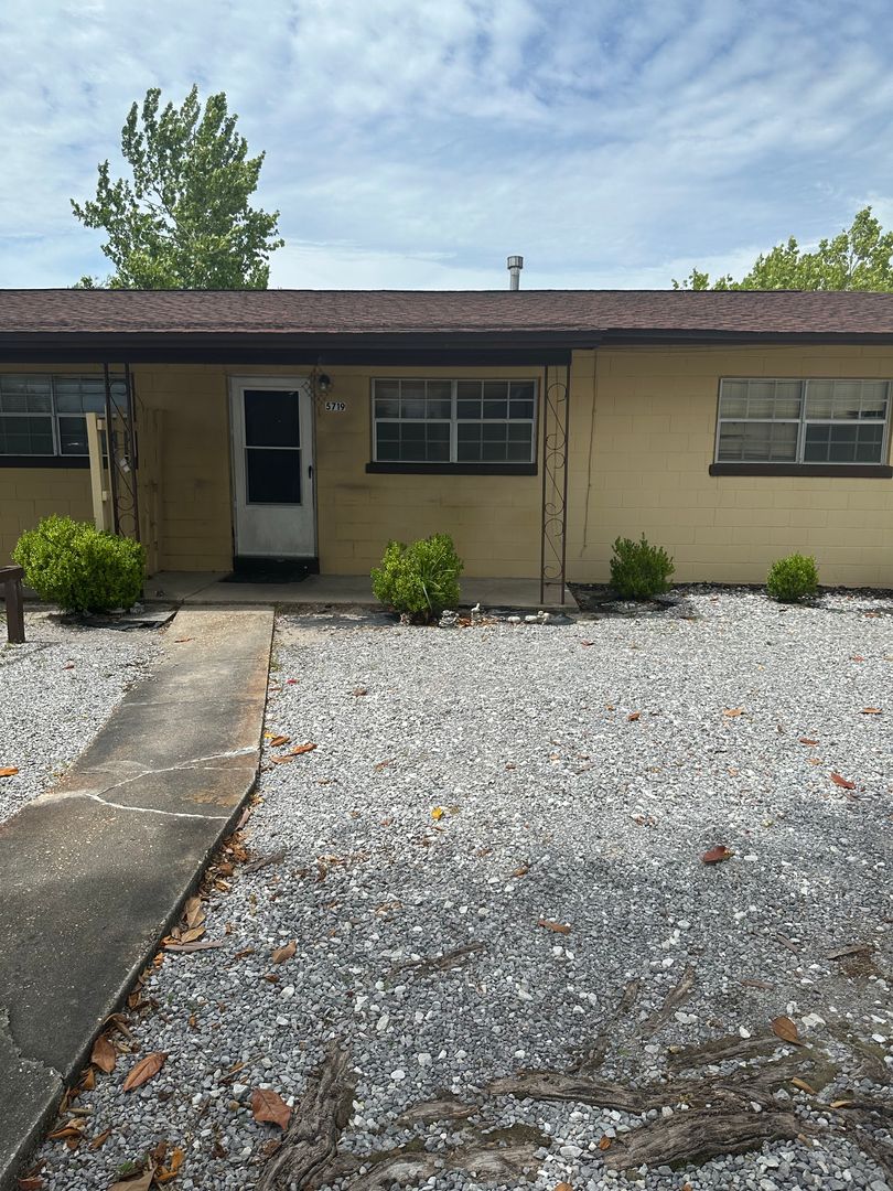 Panama City House: 5719 Cherry St