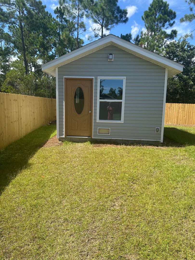 Panama City House: 7209-B Lake Suzzanne Ln.