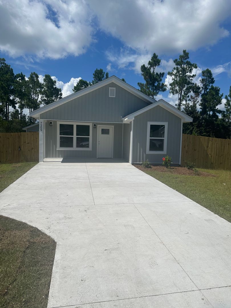 Panama City House: 7209 Lake Suzzanne Ln.