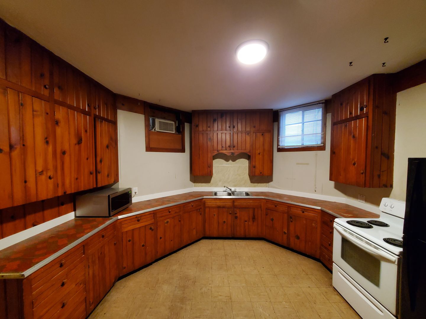 Clay Center Apartment: 1001 / 1003 / 1005 Fifth St