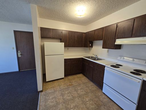 Cute 1 bedroom ground level, garden style apartment