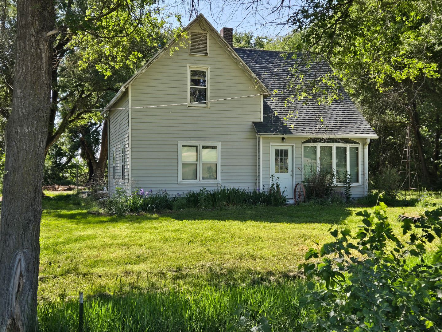Clay Center House: 1405 Redwood Rd.
