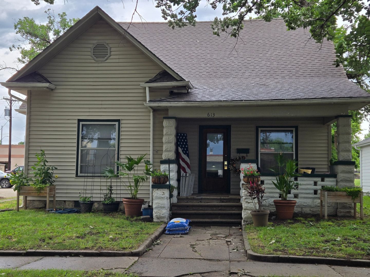 Clay Center House: 613 Clarke St.