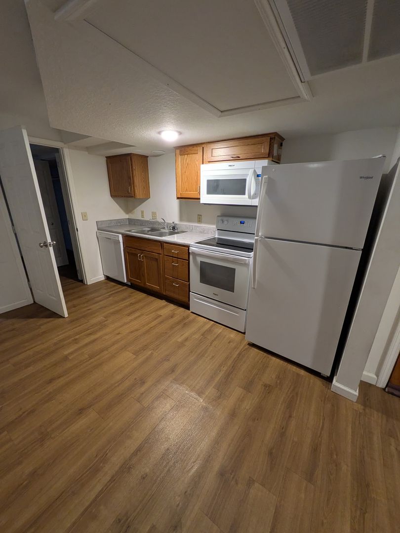 Leonardville Apartment: 111 S Erpelding St