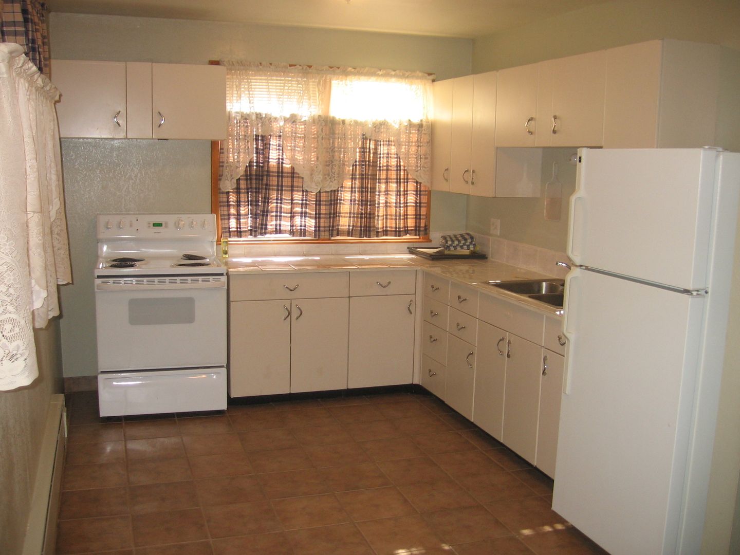 Clay Center Apartment: 614 Washington St.