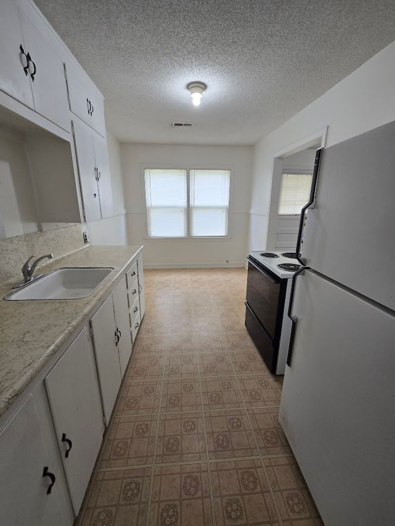 Clay Center Apartment: 536 Garfield/1819 6th
