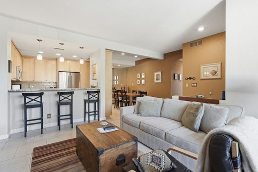 Two bedroom condo - Furnished Seasonal Rental – photo 1