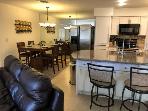 Two bedroom condo - Furnished Seasonal Rental – photo 1