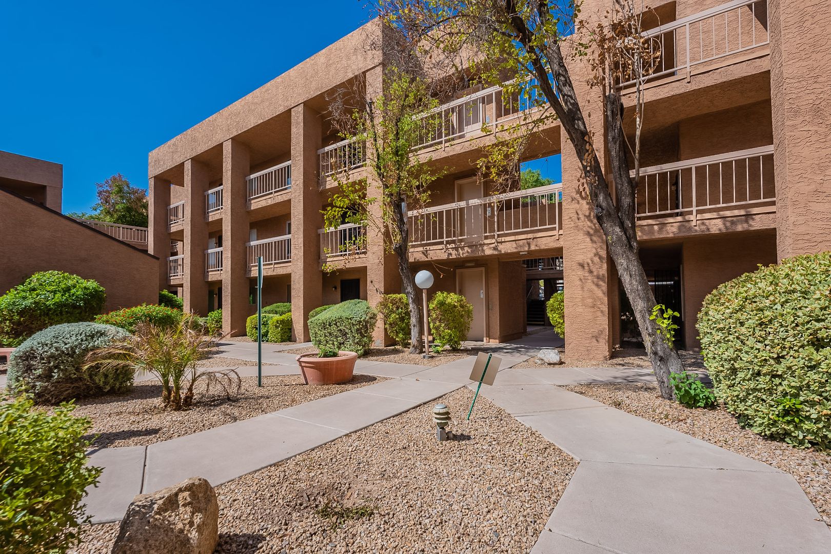 Scottsdale Condo: 7494 E Earll Dr #116
