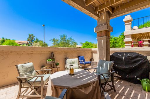 Charming 2-Bedroom Townhome in Scottsdale Racquet Club- Furnished – photo 1