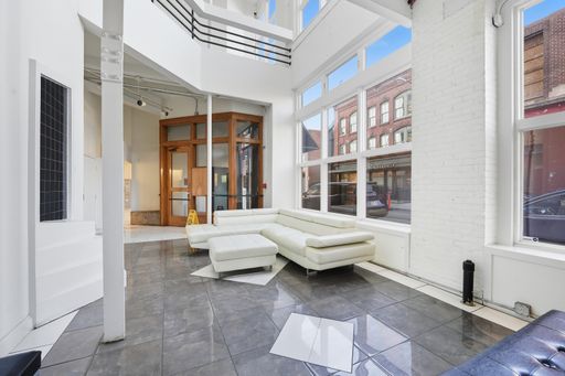 Make this beautiful 1 bedroom loft apartment yours today! – photo 1