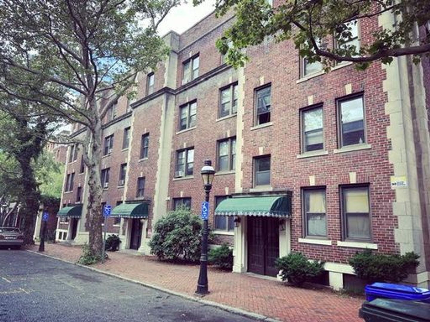 Springfield Apartment: 12-20 Mattoon  St