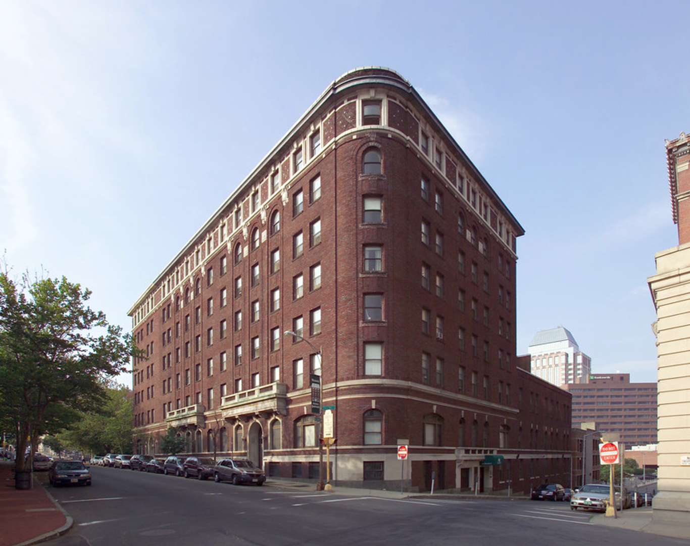 Springfield Apartment: 122 Chestnut Street