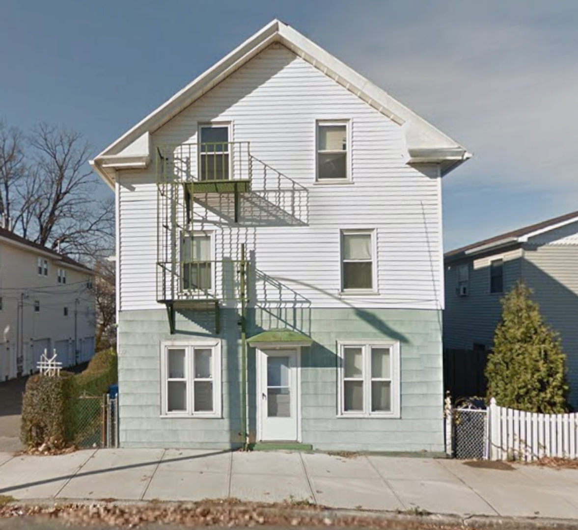 Holyoke Apartment: 77 Walnut