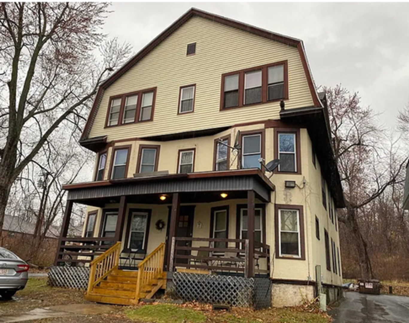 West Springfield Apartment: 320 Park St