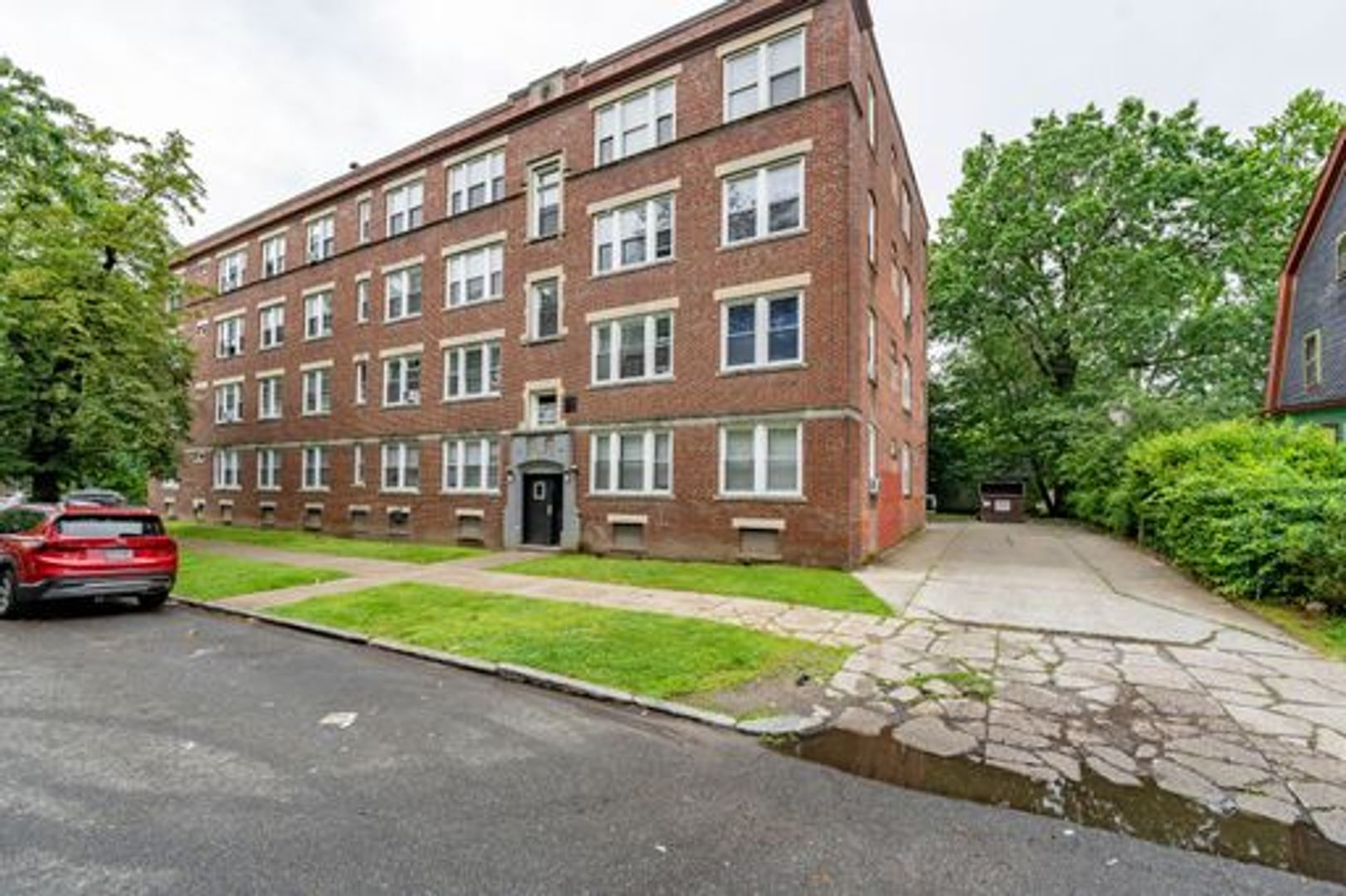 Springfield Apartment: 205 Belmont Ave / 10 Marengo Park