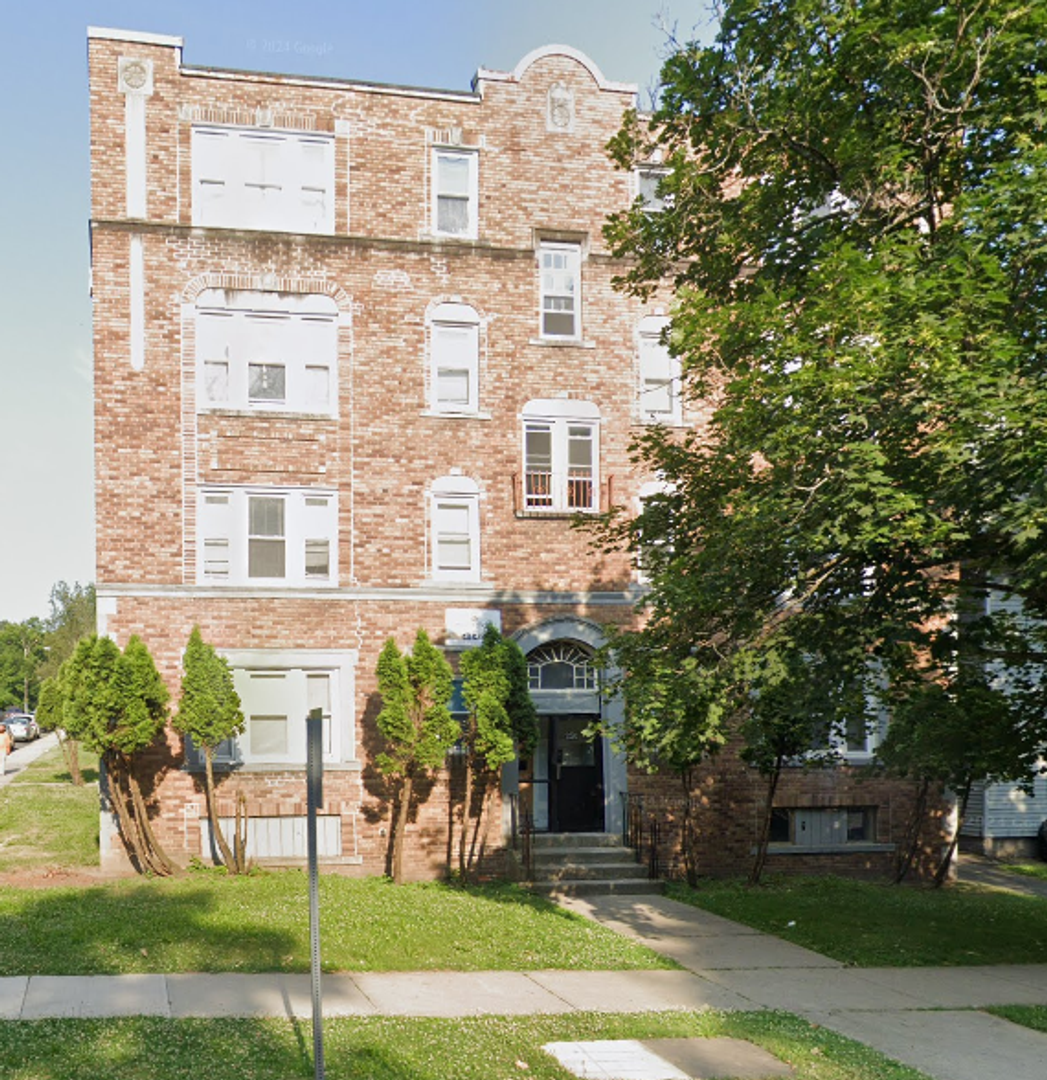 Springfield Apartment: 230 Fort Pleasant Ave / 62 Warner Street