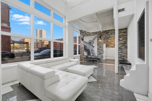 Beautiful large 1 bedroom loft – photo 1