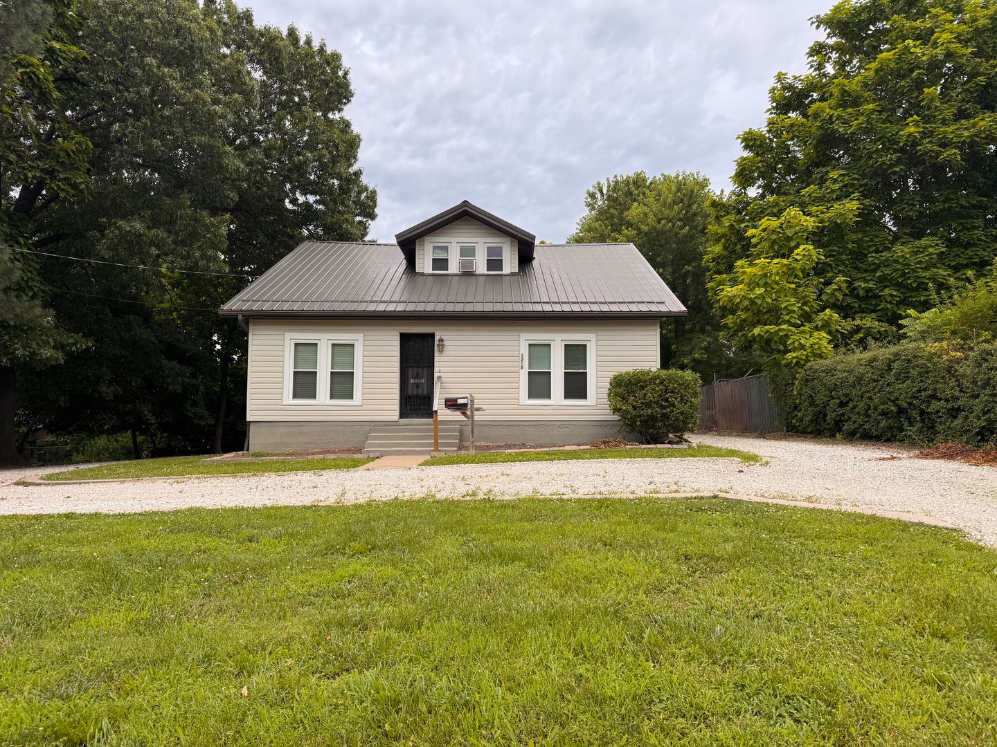 Jefferson City House: 1215 Southwest Blvd