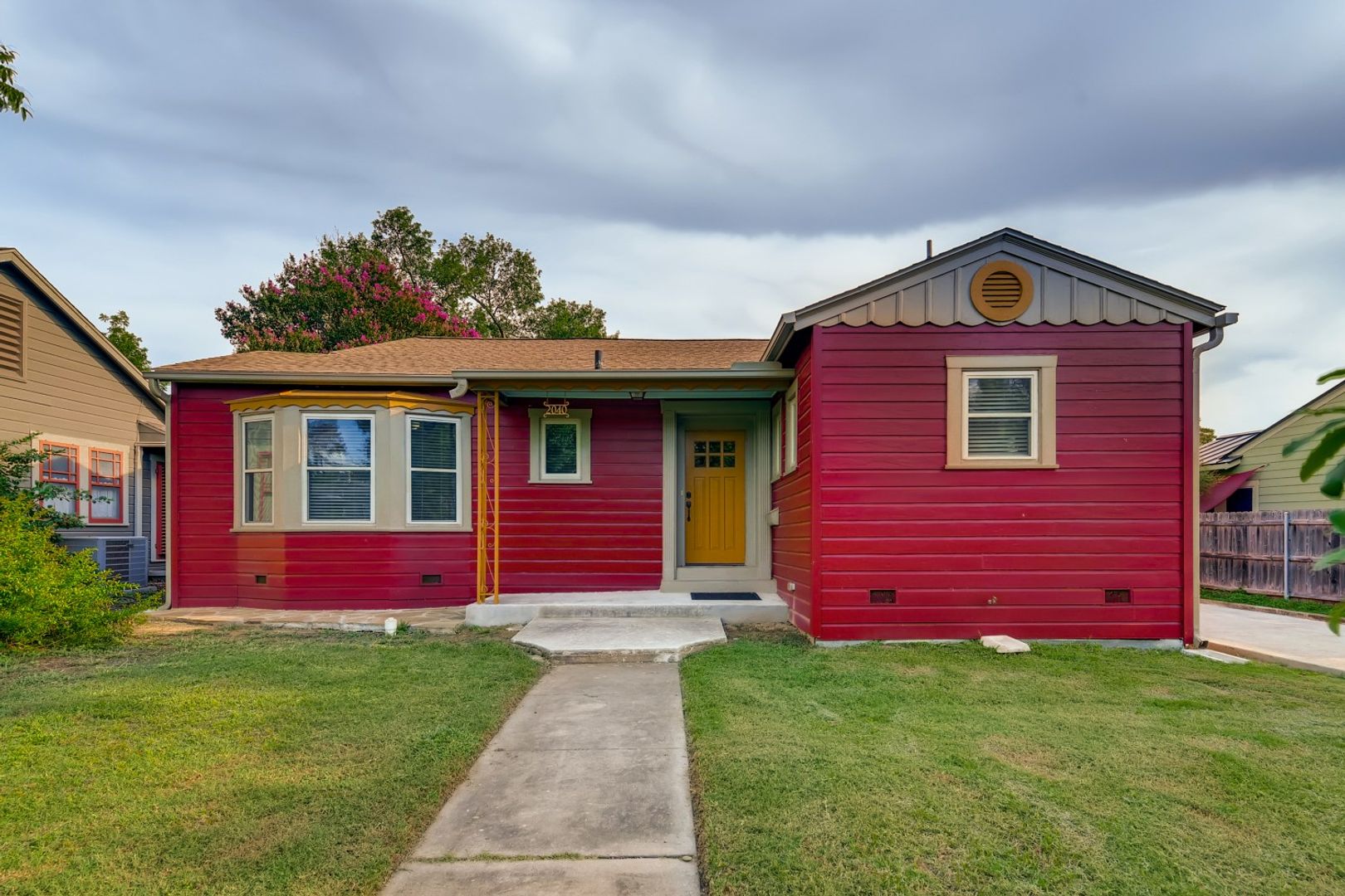 San Antonio House: 2040 W Mistletoe Ave