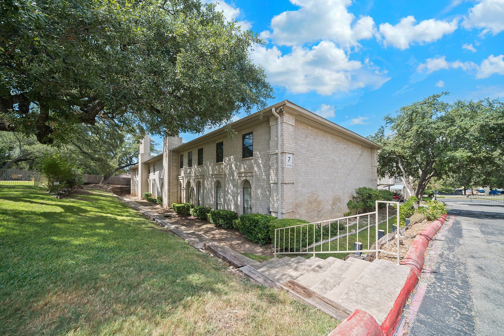 San Antonio Apartment: 8415 Fredericksburg Rd