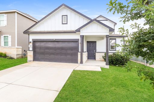 Stunning 4 bedroom, Primary bedroom downstairs, Less than 9 miles from Randolph AFB – photo 1