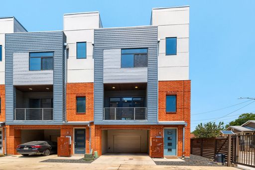 Modern Luxury Townhome in Gated Community - Rooftop Balcony & Premium Upgrades! – photo 1