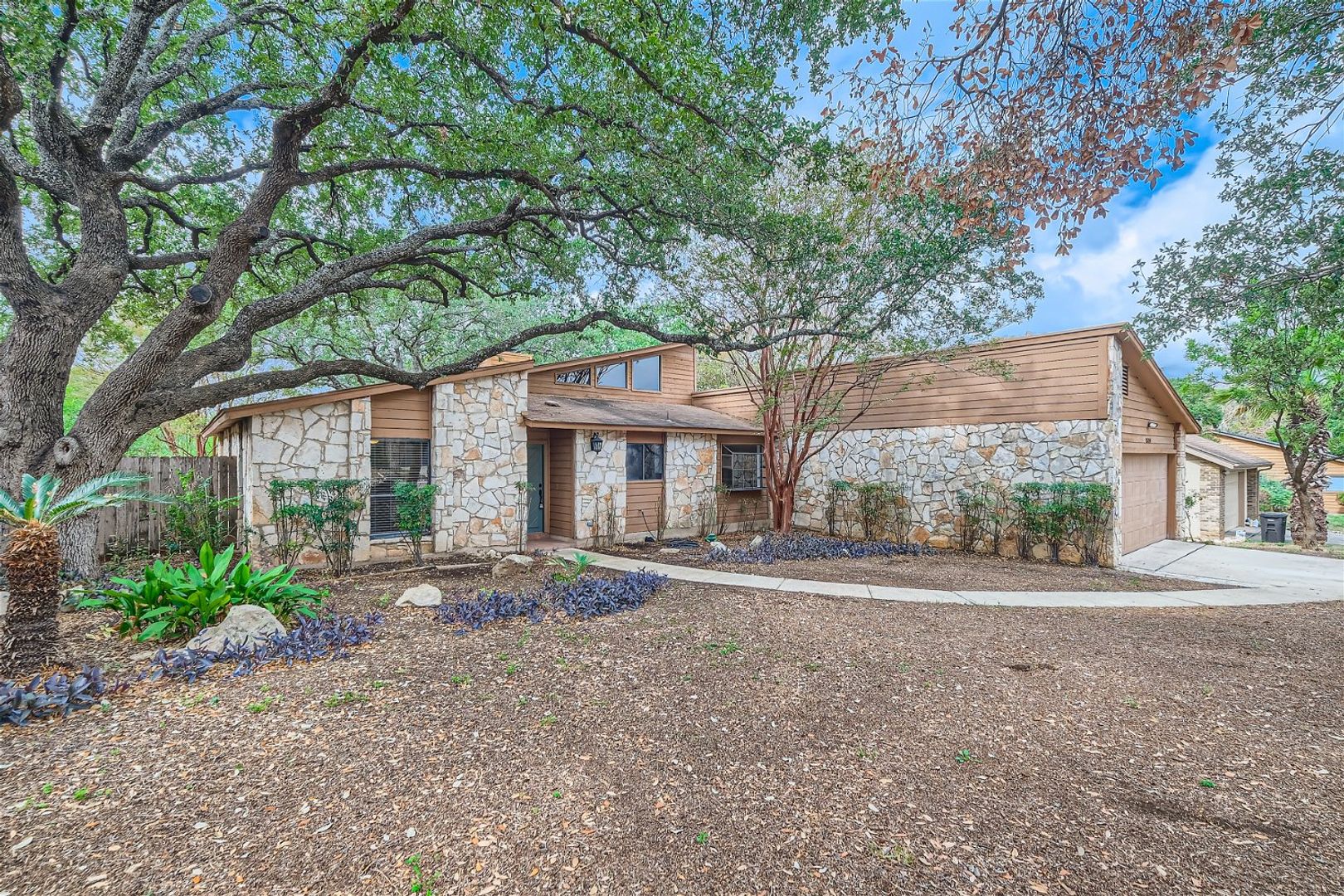 San Antonio House: 15114 Mineral Springs