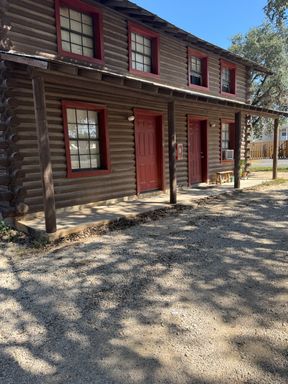 Cozy Log Cabin Feel – photo 1