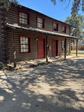 Cozy Log Cabin Feel – photo 1