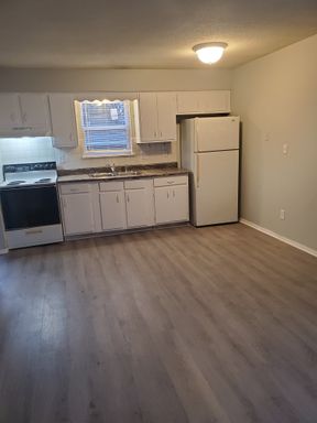 2 Bed 1 Bath Rental at 734 Demaret -D, Columbia, MO – photo 1