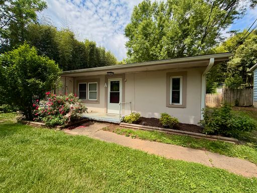 East Asheville 2 Bedroom Duplex with Outdoor Space – photo 1