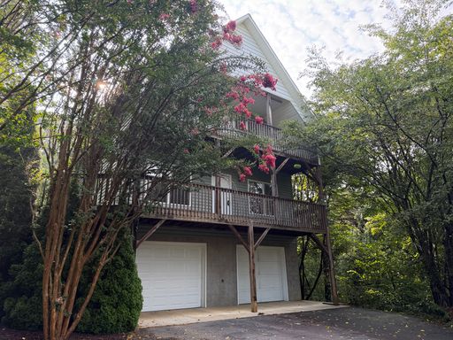Spacious Alexander Home with Dual Decks